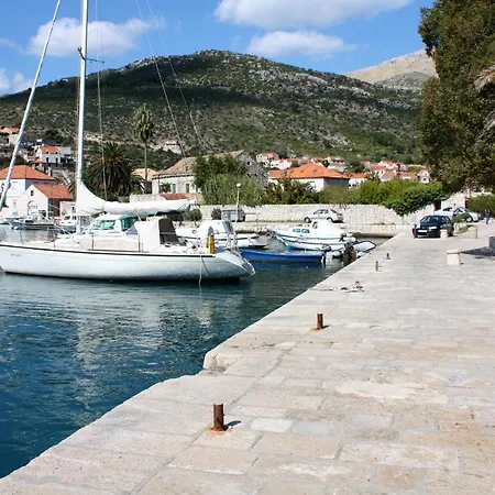 Family Friendly House With A Parking Space Mokosica, Dubrovnik - 19154 Feriehus *