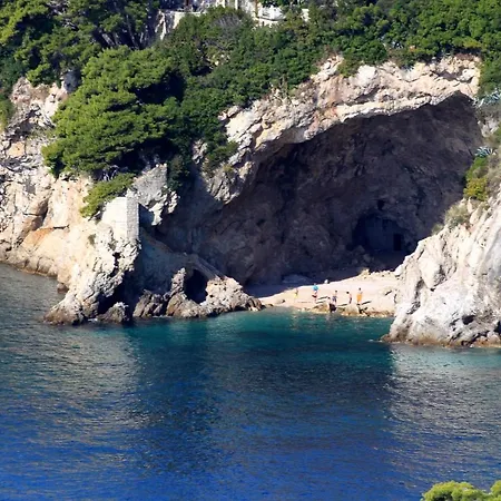 Family Friendly House With A Parking Space Mokosica, Dubrovnik - 19154 Feriehus *