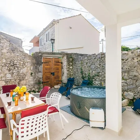 Family Friendly House With A Parking Space Mokosica, Dubrovnik - 19154 Feriehus *