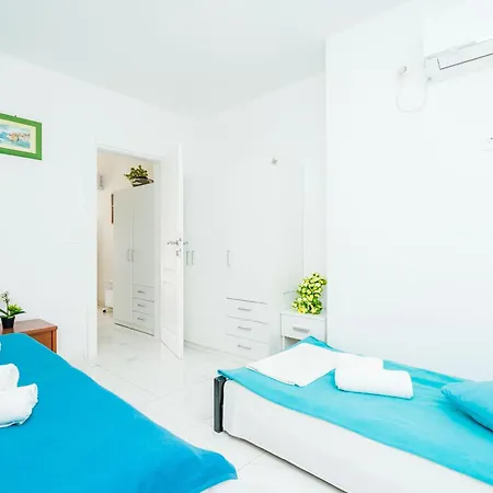 Family Friendly House With A Parking Space Mokosica, Dubrovnik - 19154 Feriehus